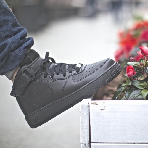 nike air force 1 mid (gs) "all black" nike air force 1 mid (gs) "all black"