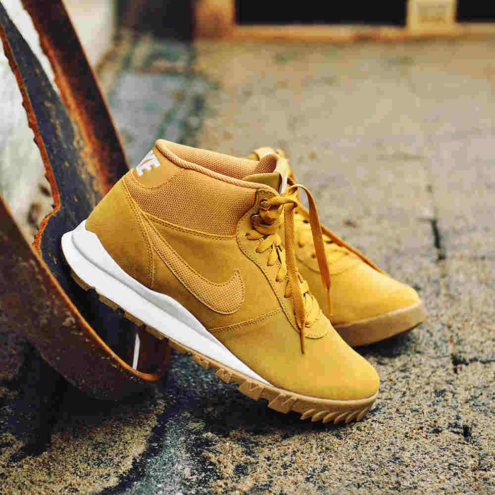 nike hoodland suede haystack