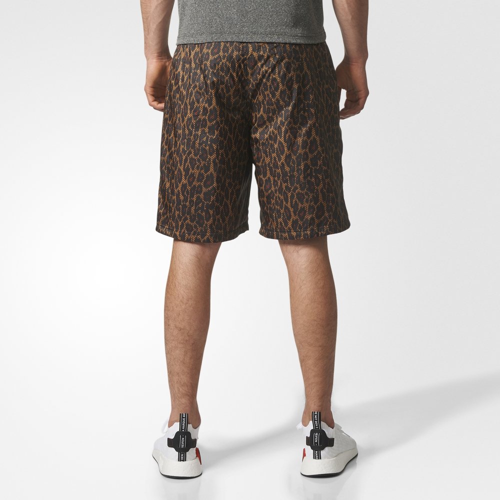 spodenki adidas nmd aop utility (bs2461) spodenki adidas nmd aop utility (bs2461)