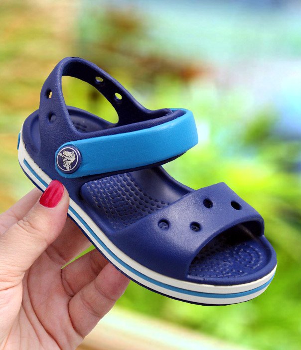 crocs crocband sandal kids niebiesko-białe crocs crocband sandal kids niebiesko-białe