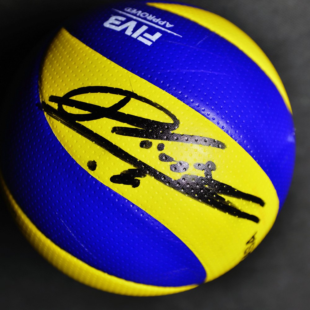 piłka mikasa mva200 z autografami pawła woickiego oraz daniela plińskiego piłka mikasa mva200 z autografami pawła woickiego oraz daniela plińskiego