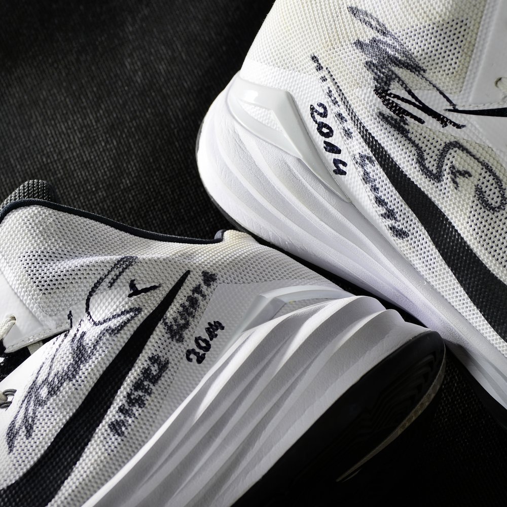 buty nike hyperdunk 2014 z autografem piotra nowakowskiego buty nike hyperdunk 2014 z autografem piotra nowakowskiego