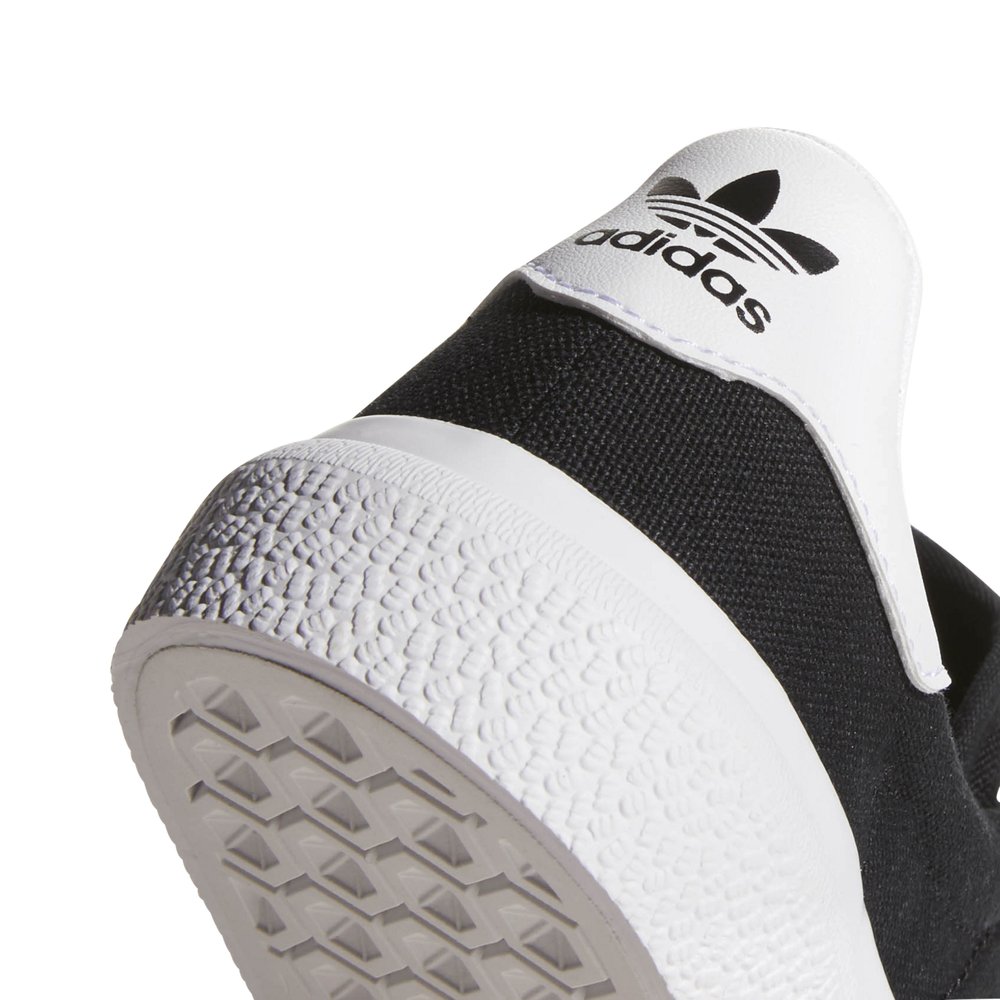adidas 3mc j (db3502) adidas 3mc j (db3502)