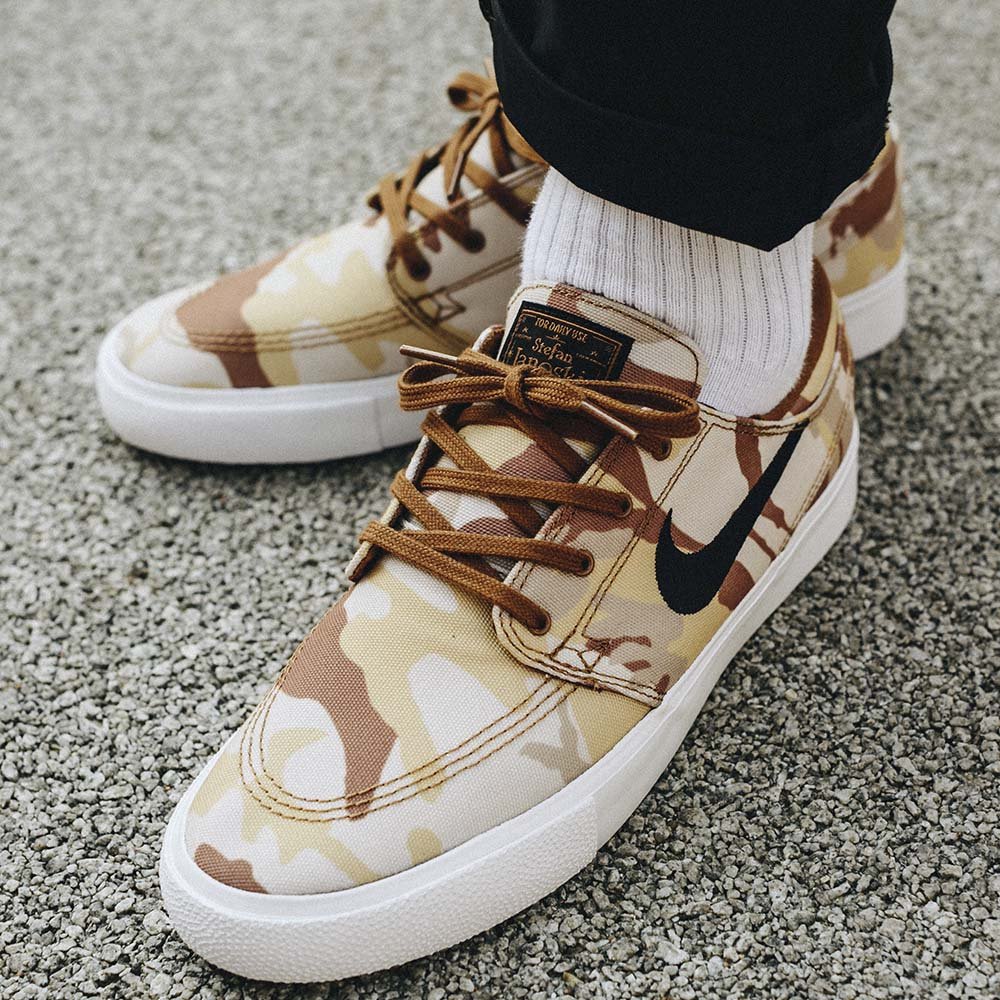 nike zoom janoski canvas premium (aq7878-200) nike zoom janoski canvas premium (aq7878-200)