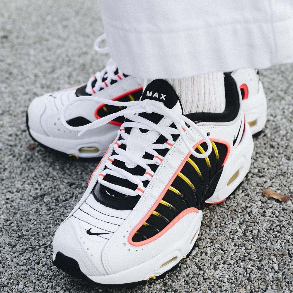 nike air max tailwind iv (gs) młodzieżowe białe (bq9810-105) nike air max tailwind iv (gs) młodzieżowe białe (bq9810-105)