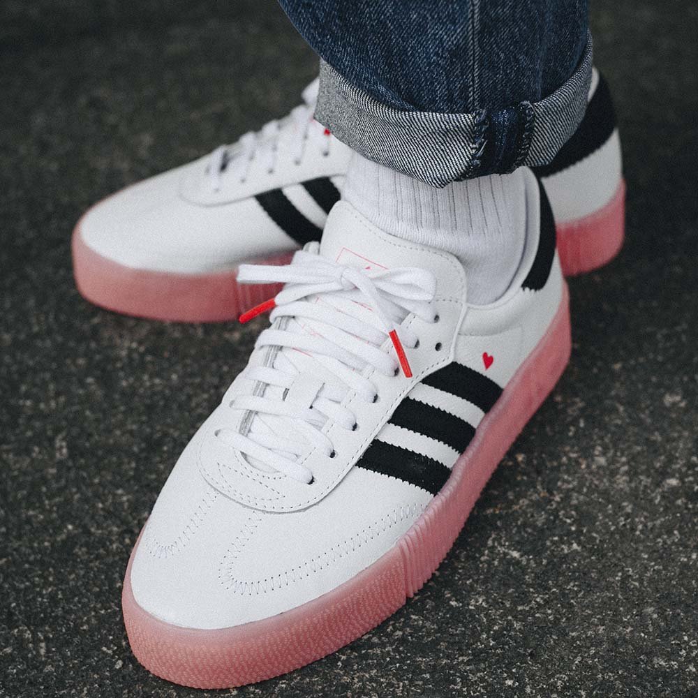 damskie buty adidas biale z rozowa podeszwa