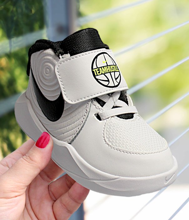 nike team hustle d 9 (td) biało-czarne nike team hustle d 9 (td) biało-czarne