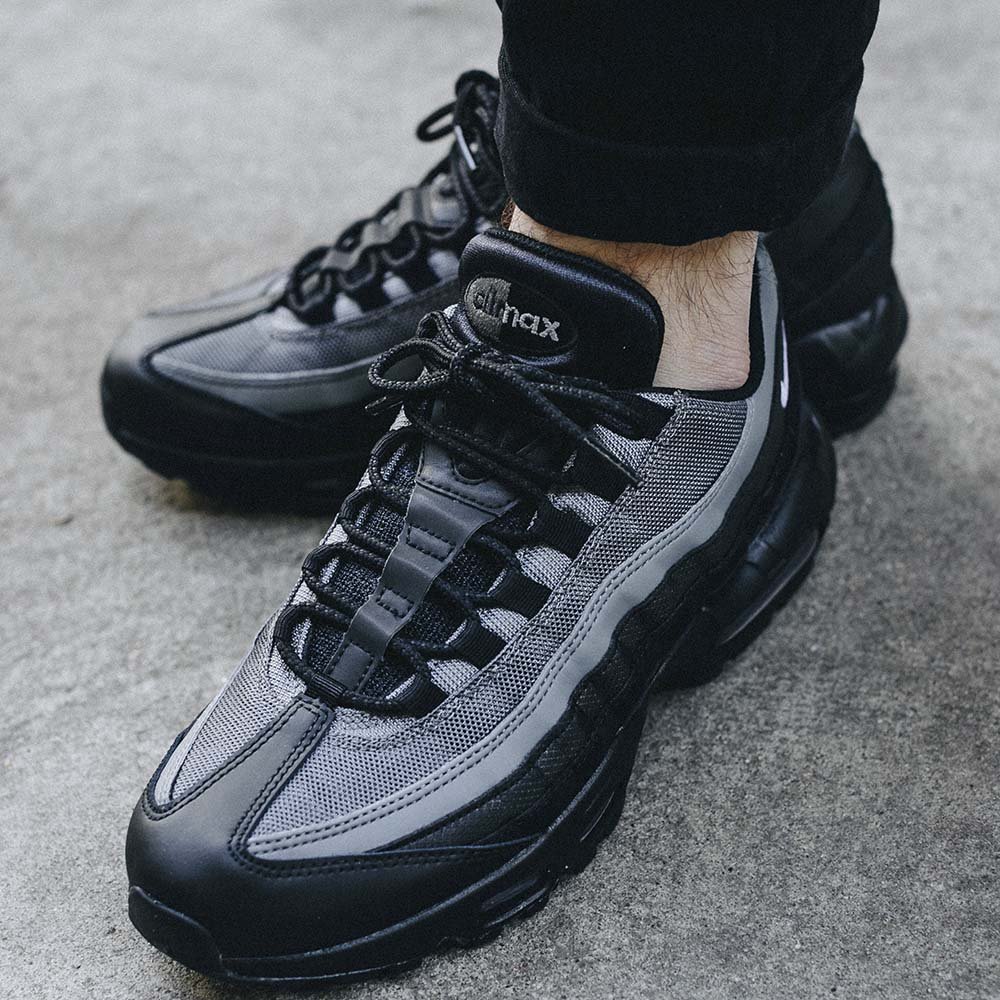 nike air max 95 essential męskie szaro-czarne (ci3705-002) nike air max 95 essential męskie szaro-czarne (ci3705-002)