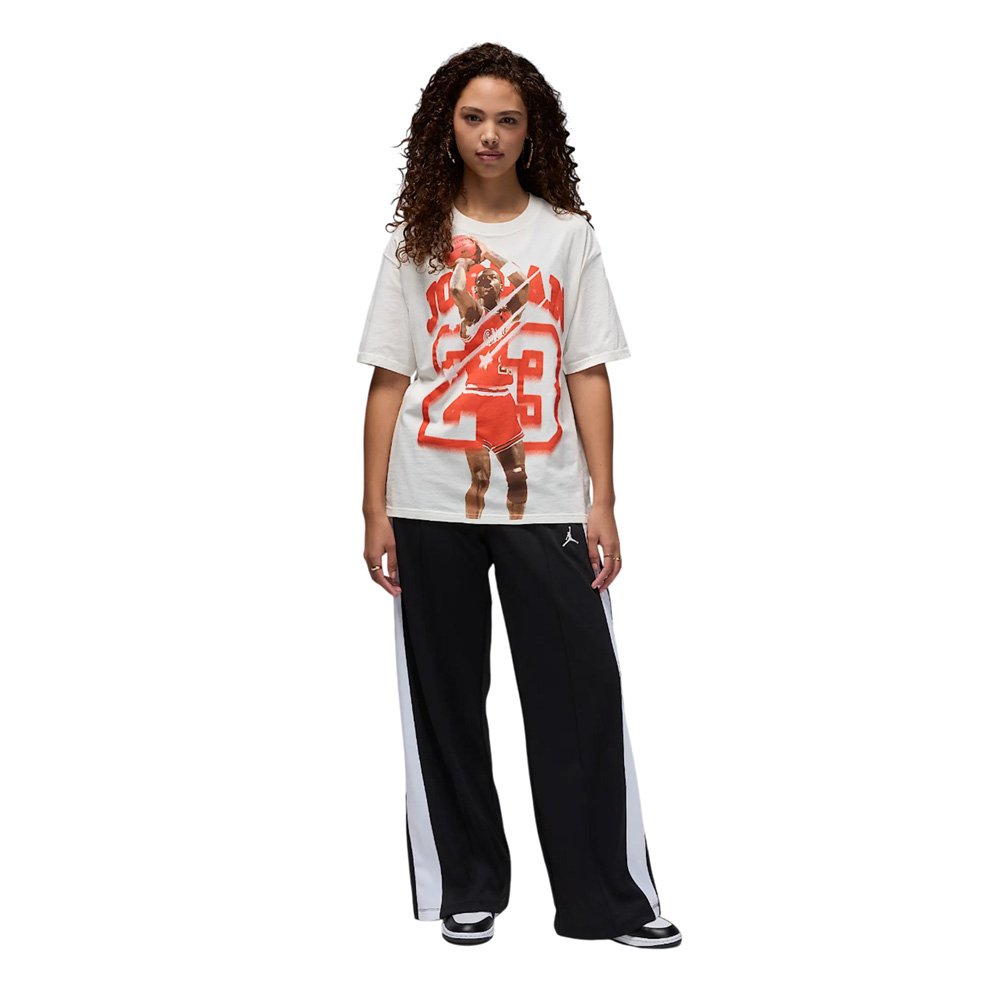 ★入手困難！ セクシー 美女 スニーカー JORDAN エロ Tシャツ org.jpg