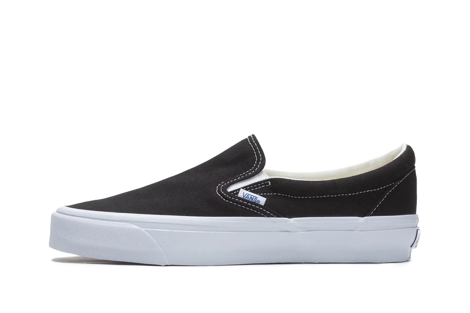 ★【VANS】 Classic Slip-On Leather Black True White★ Vans Classic Slip On (Cracked Leather) Black White Womens