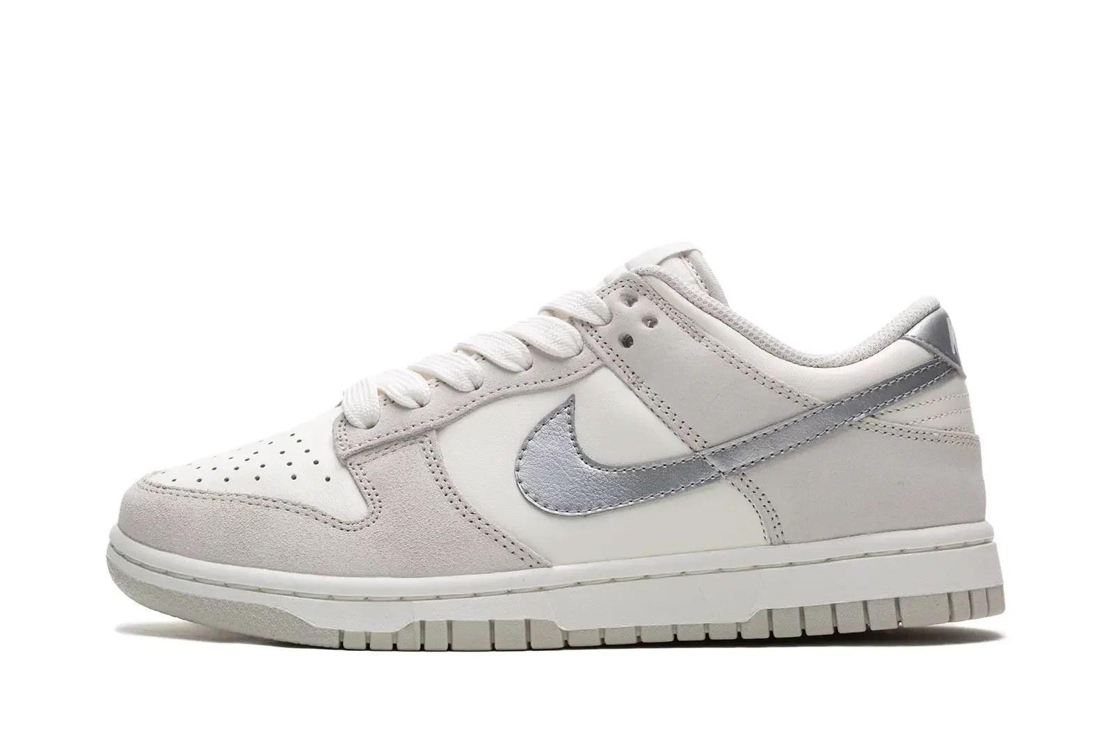 Sneakers Nike Dunk Low Wmns 'Metallic Silver' (II7651-133) | WSS