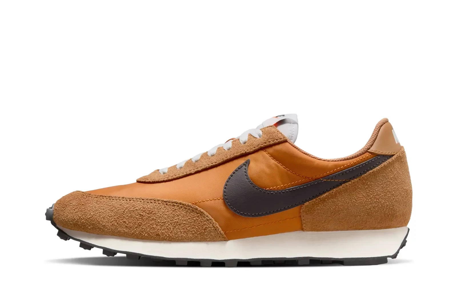 Vegas Gold Mens Nike Daybreak Sp Gold College Orange Daybreak 