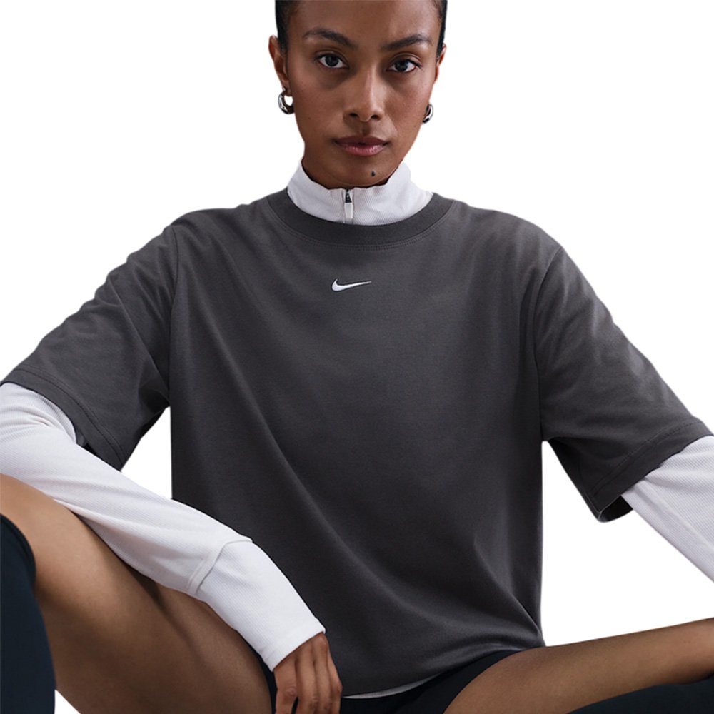 Nike Sportswear Essentials T-Shirt Gray