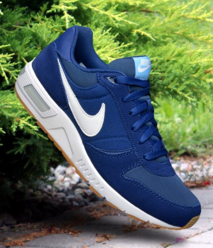 nike nightgazer niebiesko-białe nike nightgazer niebiesko-białe