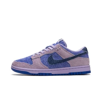 Nike SB Dunk Low Pro Skate Shoe. Nike CA